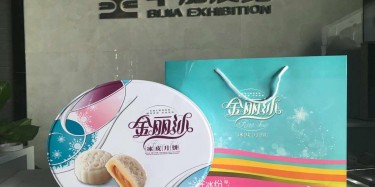 畢加展覽幫你追男神，你和肖奈大神只差一盒月餅。。。